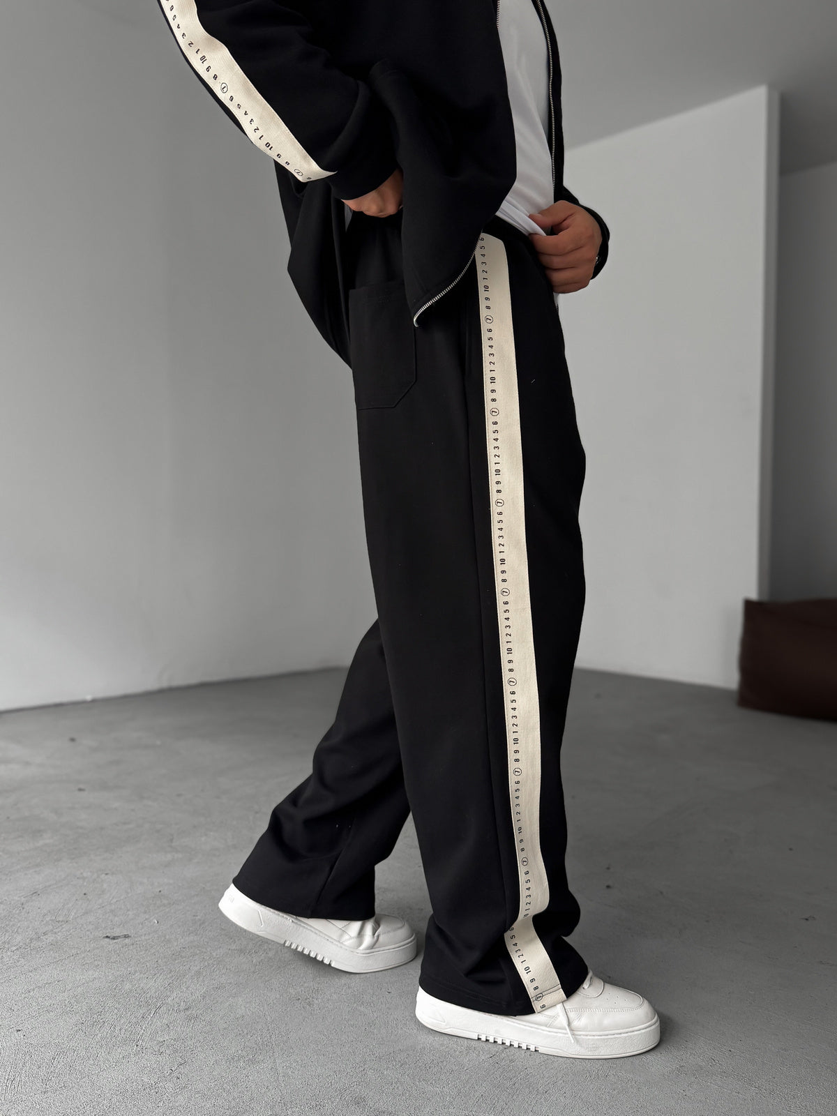 BLACK 0707 PRINTED JOGGER