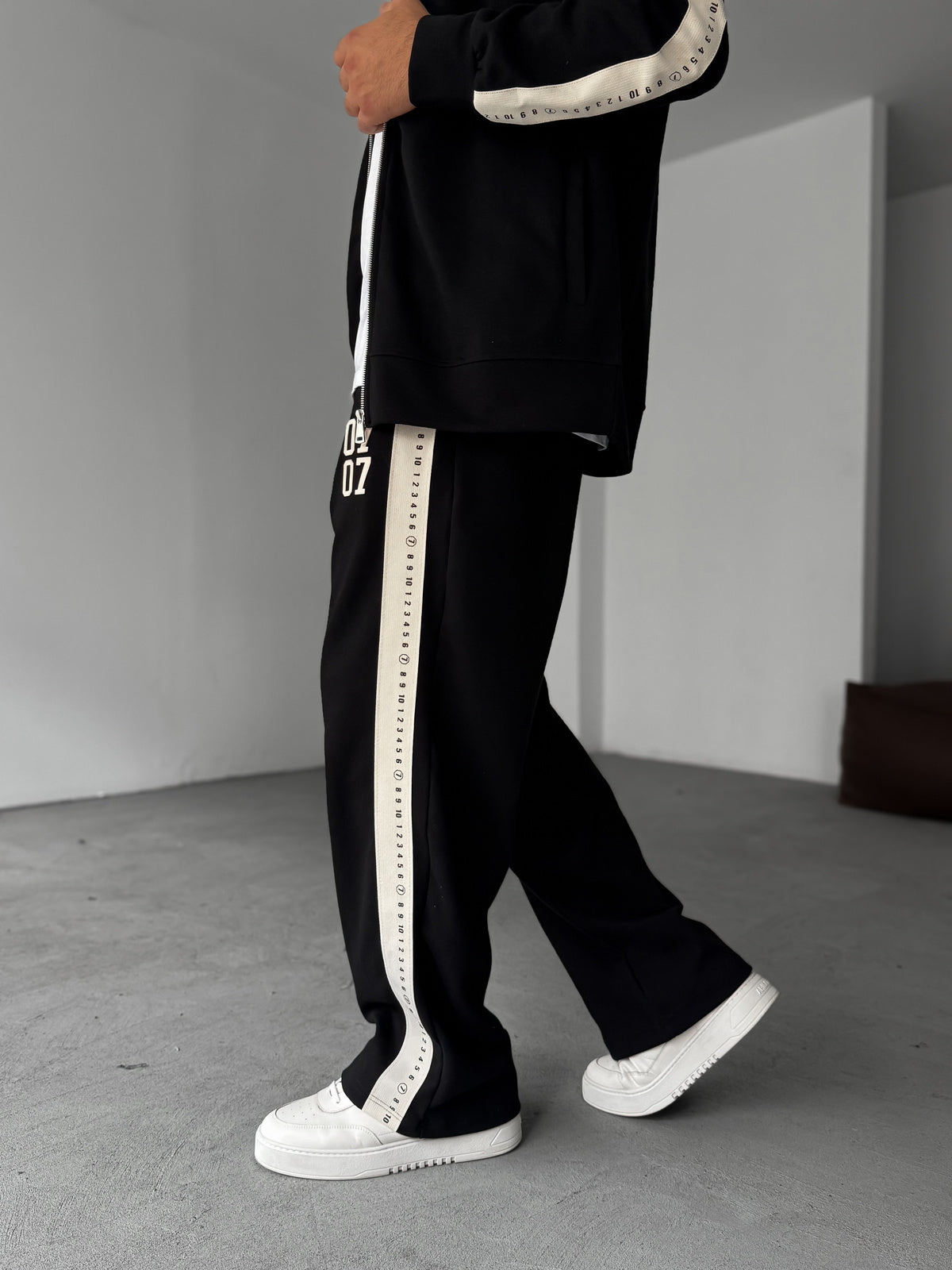 BLACK 0707 PRINTED JOGGER