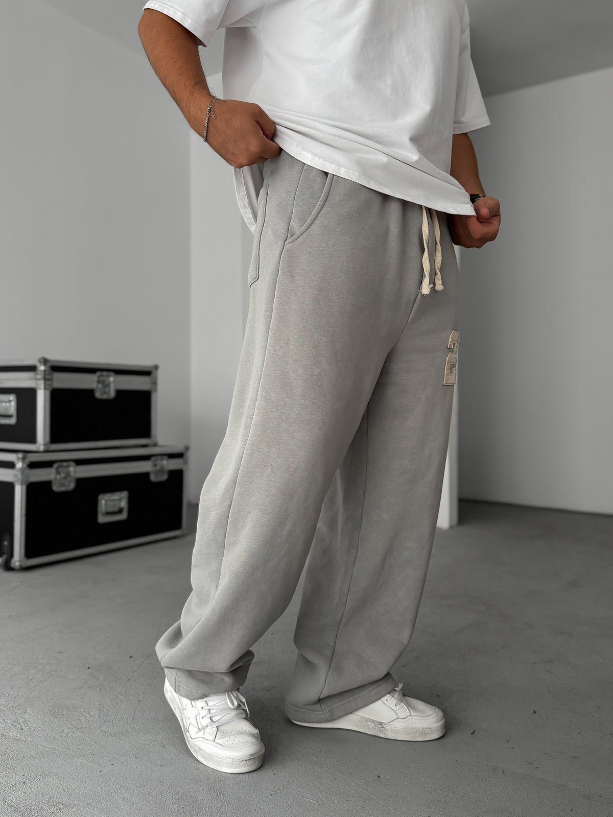 GREY 23 PATCHED WASHED FLEECE JOGGER