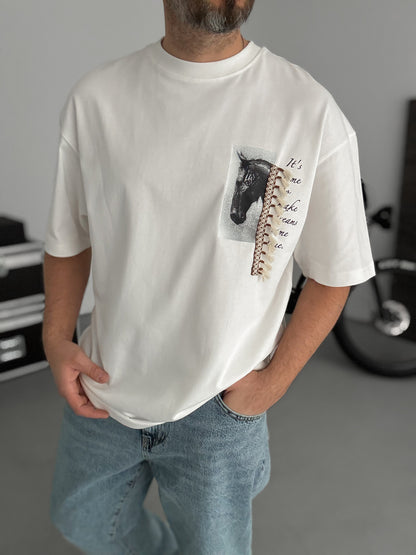 WHITE TASSELED HORSE T-SHIRT