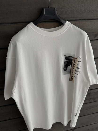 WHITE TASSELED HORSE T-SHIRT