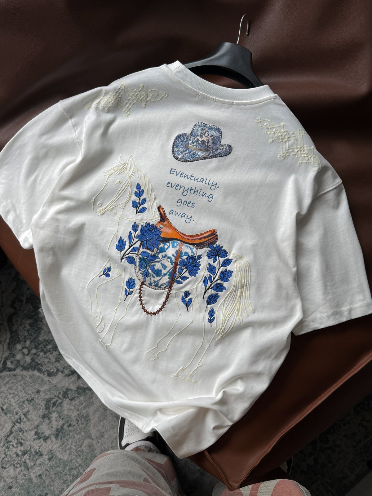WHITE FLORAL EMBROIDERED T-SHIRT