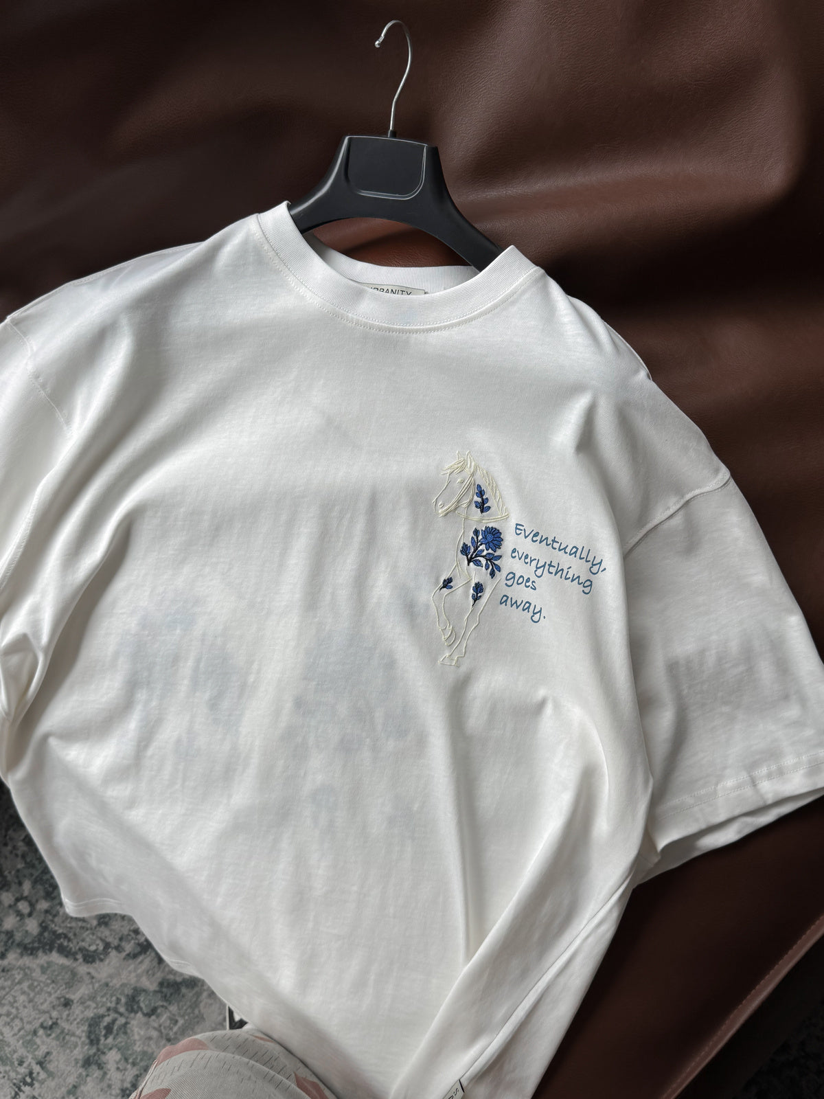WHITE FLORAL EMBROIDERED T-SHIRT