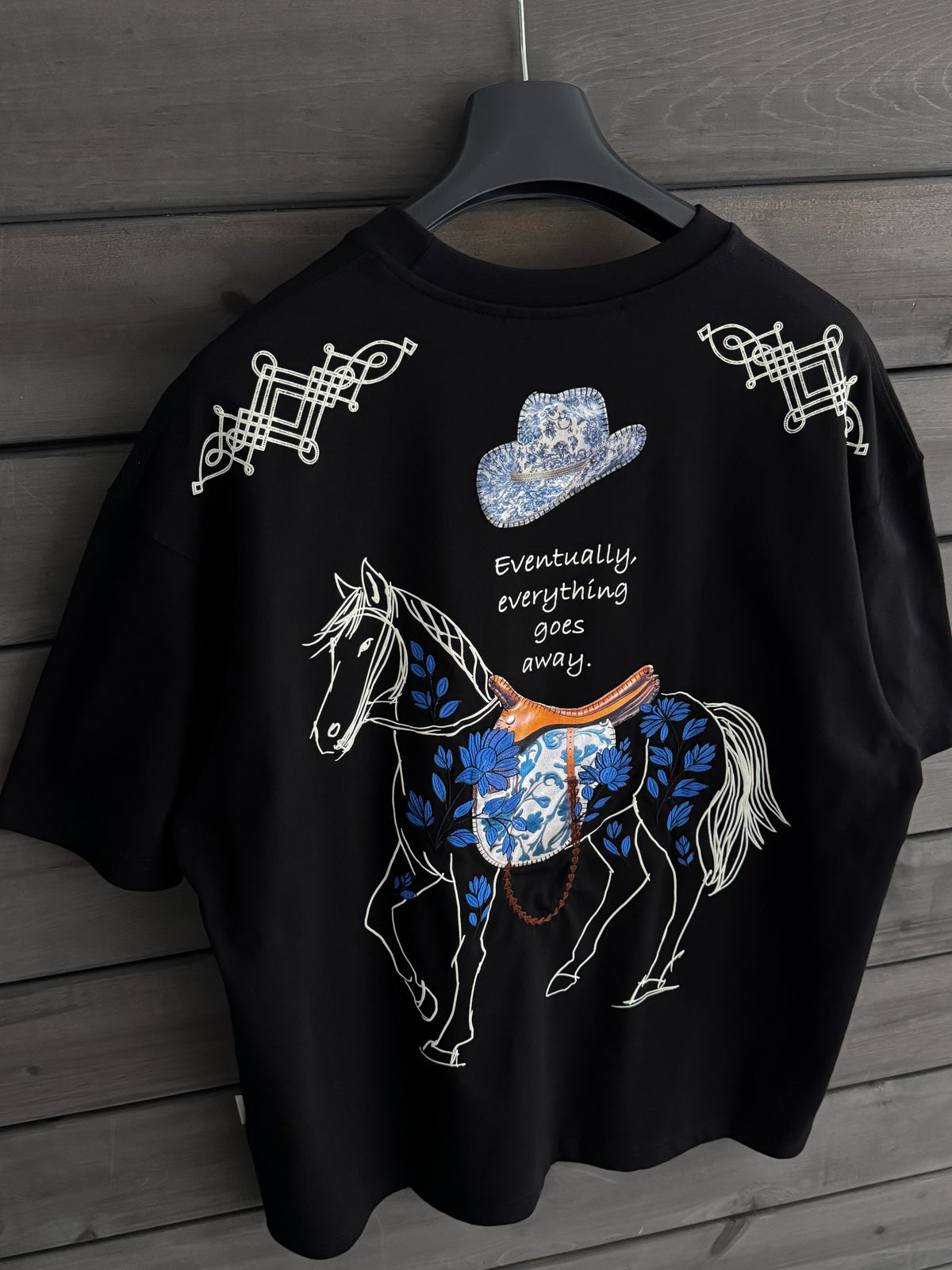 BLACK FLORAL EMBROIDERED T-SHIRT