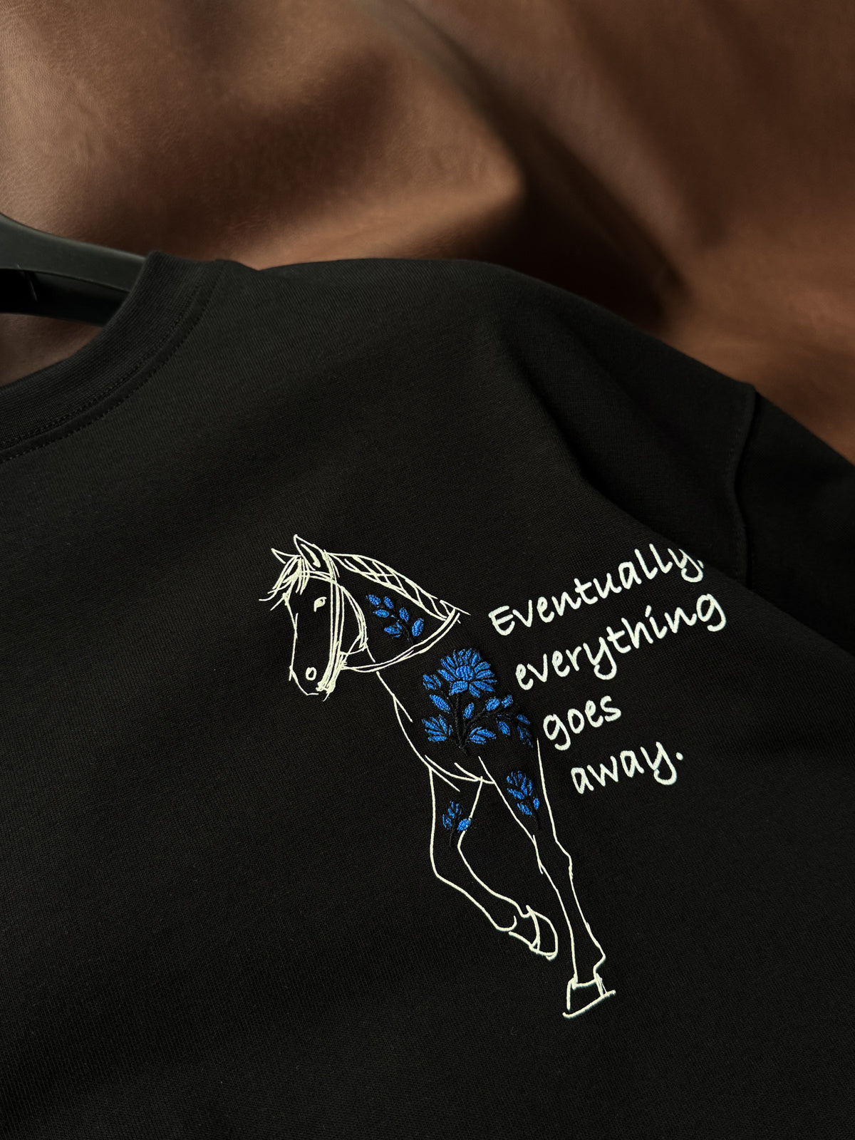 BLACK FLORAL EMBROIDERED T-SHIRT