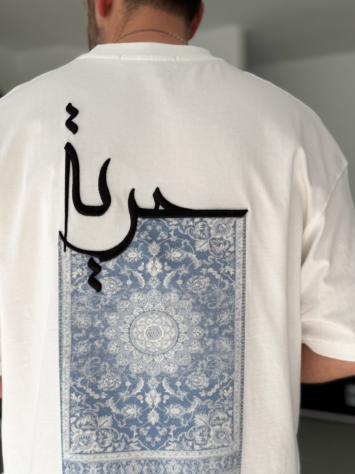 WHITE CARPET T-SHIRT