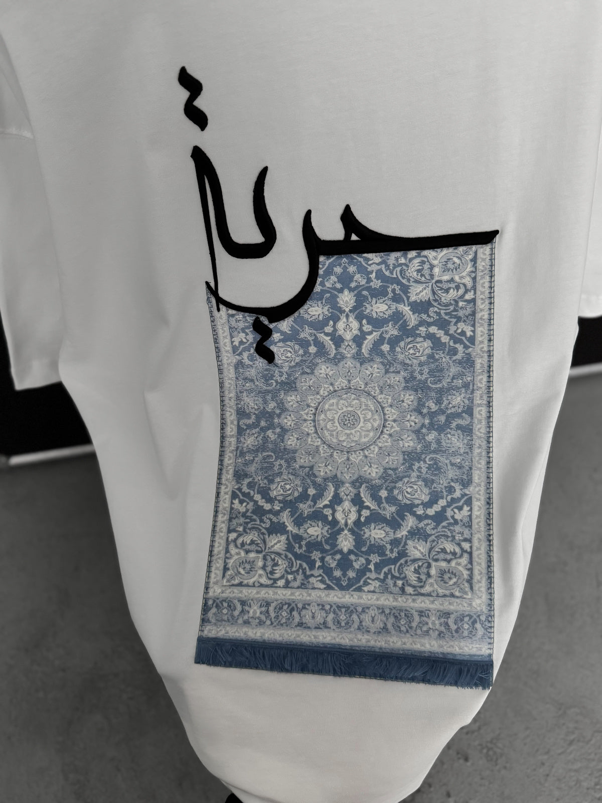 WHITE CARPET T-SHIRT