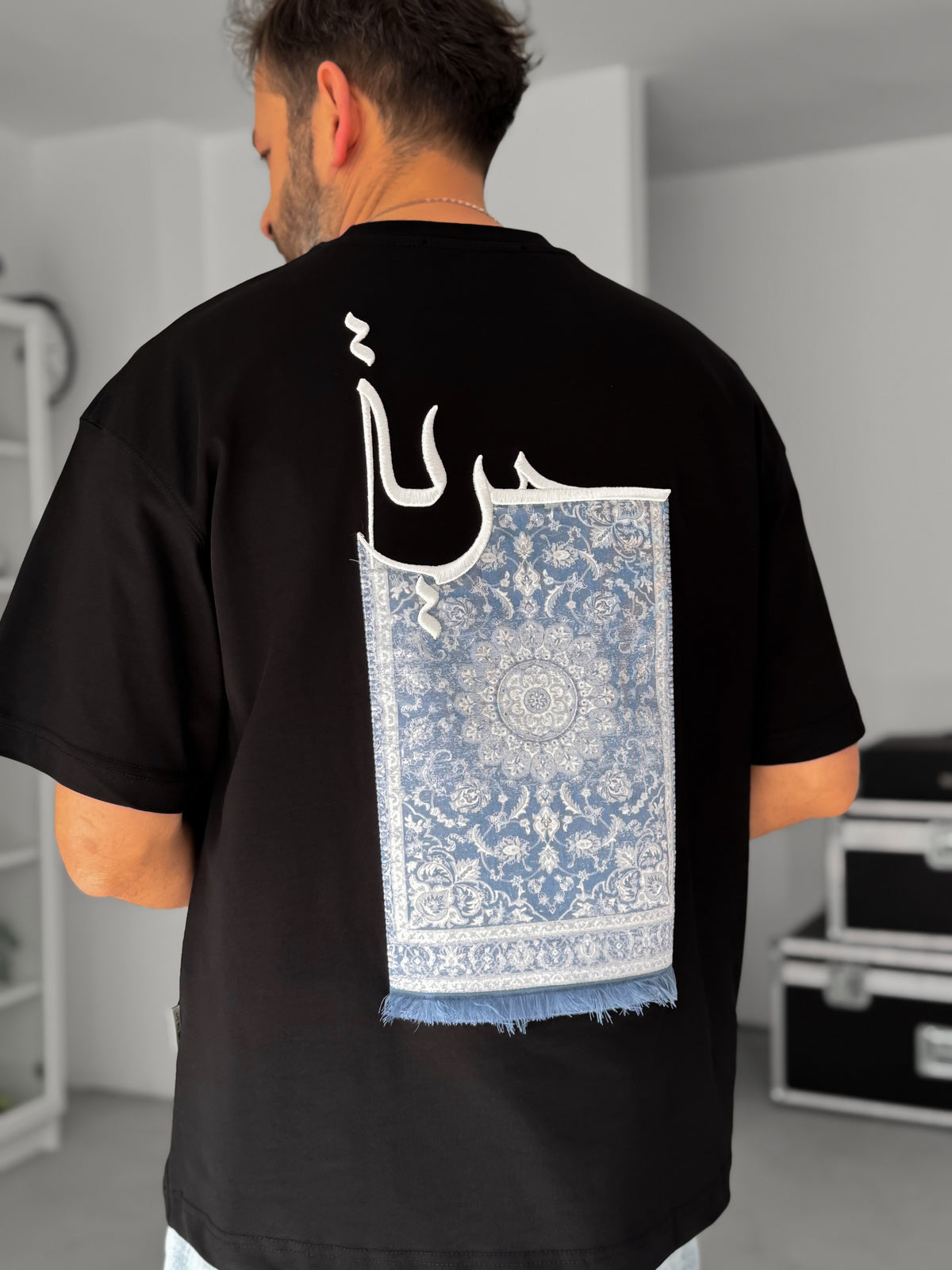 BLACK CARPET T-SHIRT