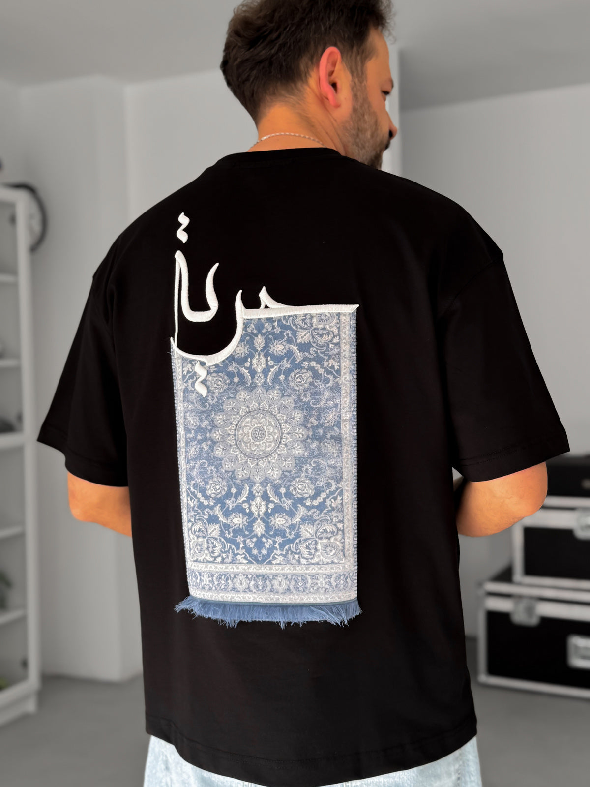 BLACK CARPET T-SHIRT