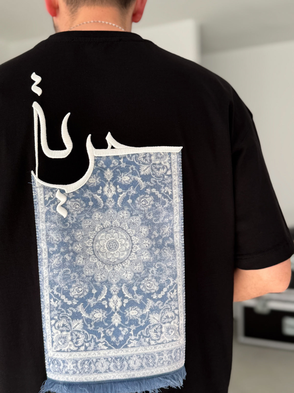 BLACK CARPET T-SHIRT