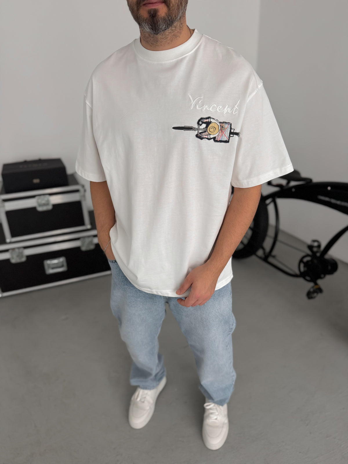 WHITE VINCENT EMBROIDERED T-SHIRT
