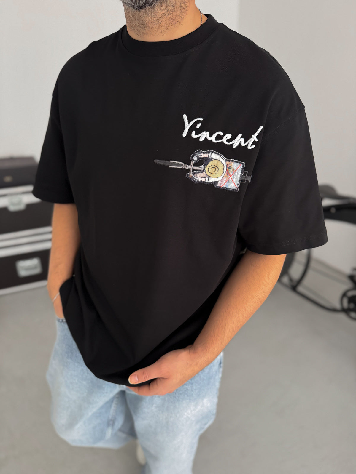 BLACK VINCENT EMBROIDERED T-SHIRT