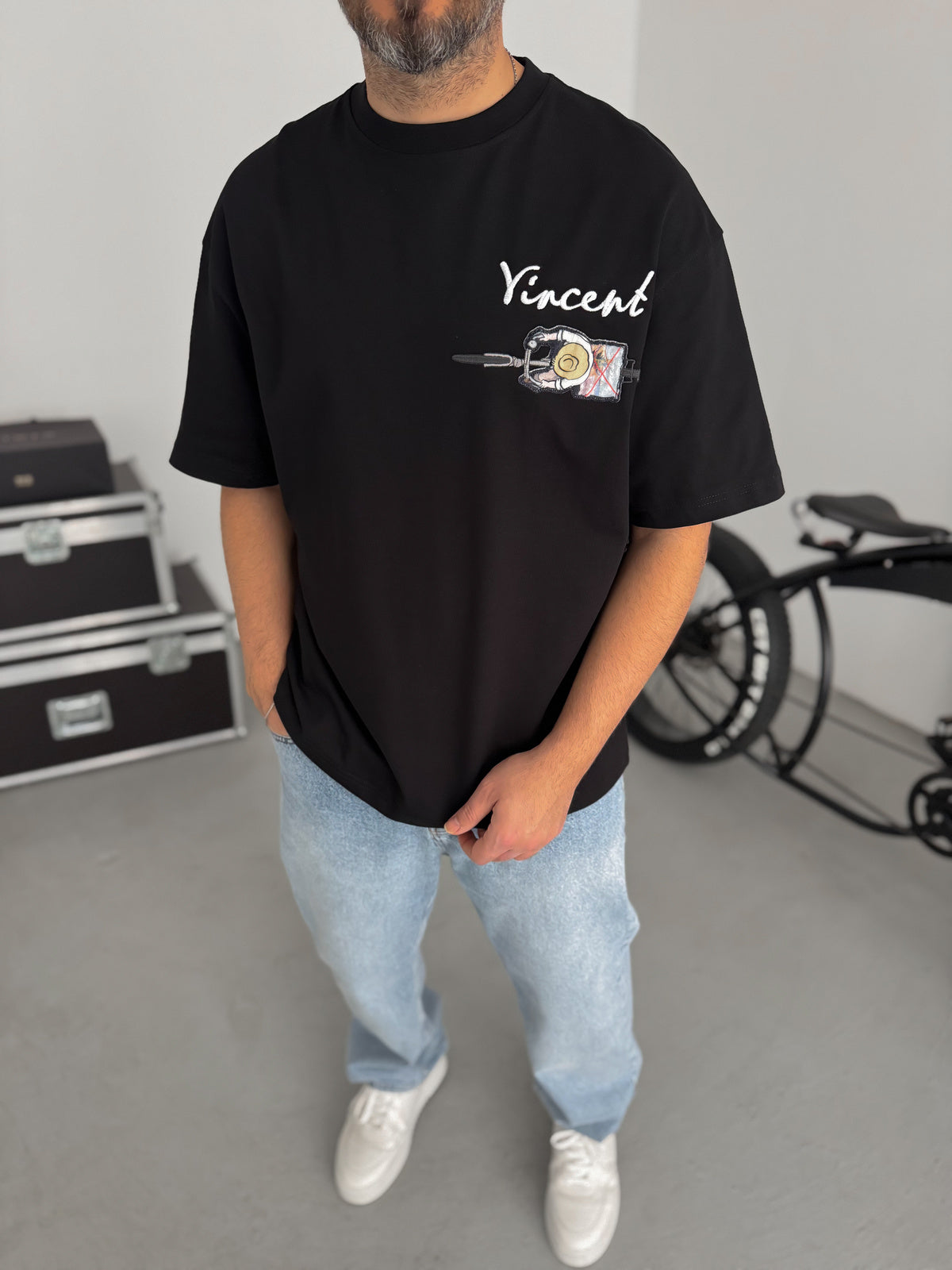 BLACK VINCENT EMBROIDERED T-SHIRT