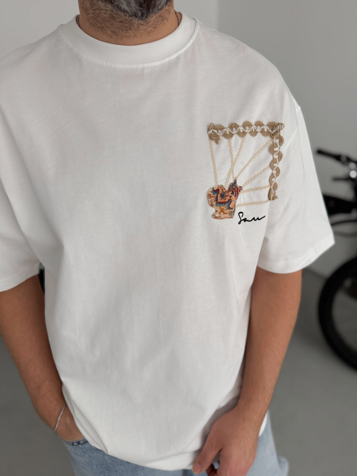 WHITE KNITTED FRAME T-SHIRT