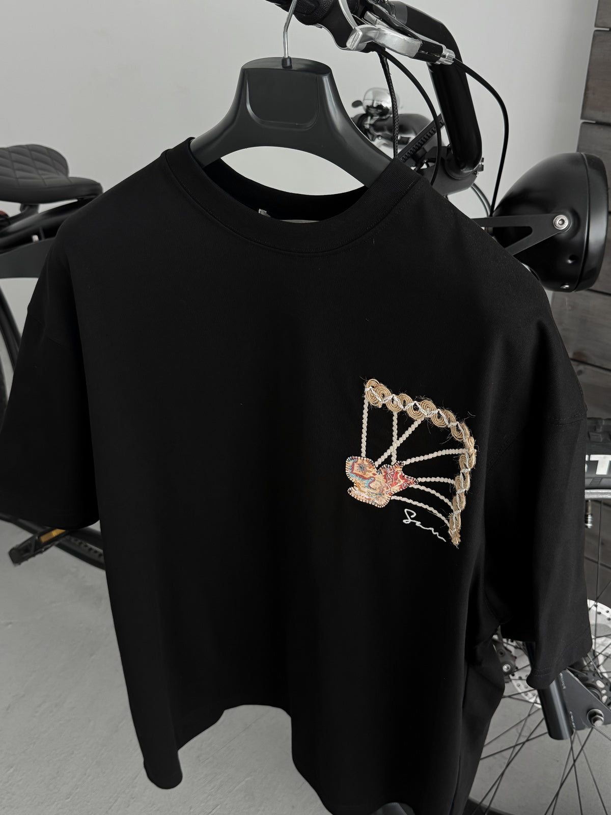 BLACK KNITTED FRAME T-SHIRT