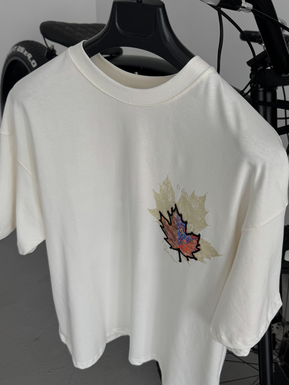 WHITE LEAF PATCH T-SHIRT