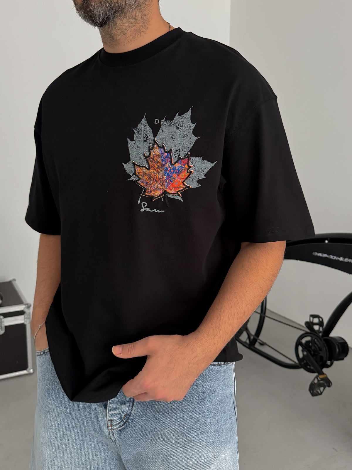 BLACK LEAF PATCH T-SHIRT