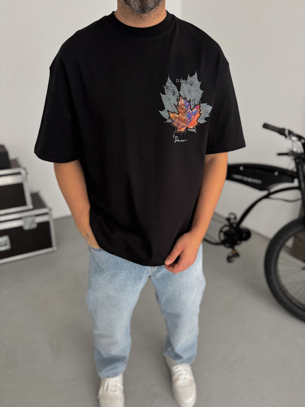 BLACK LEAF PATCH T-SHIRT