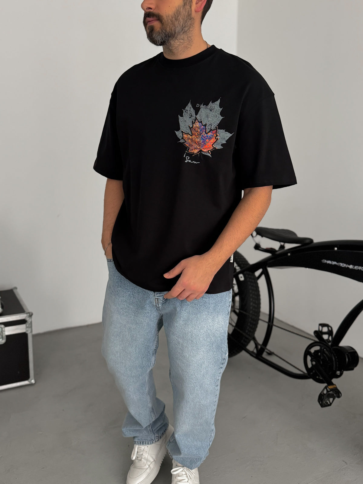 BLACK LEAF PATCH T-SHIRT