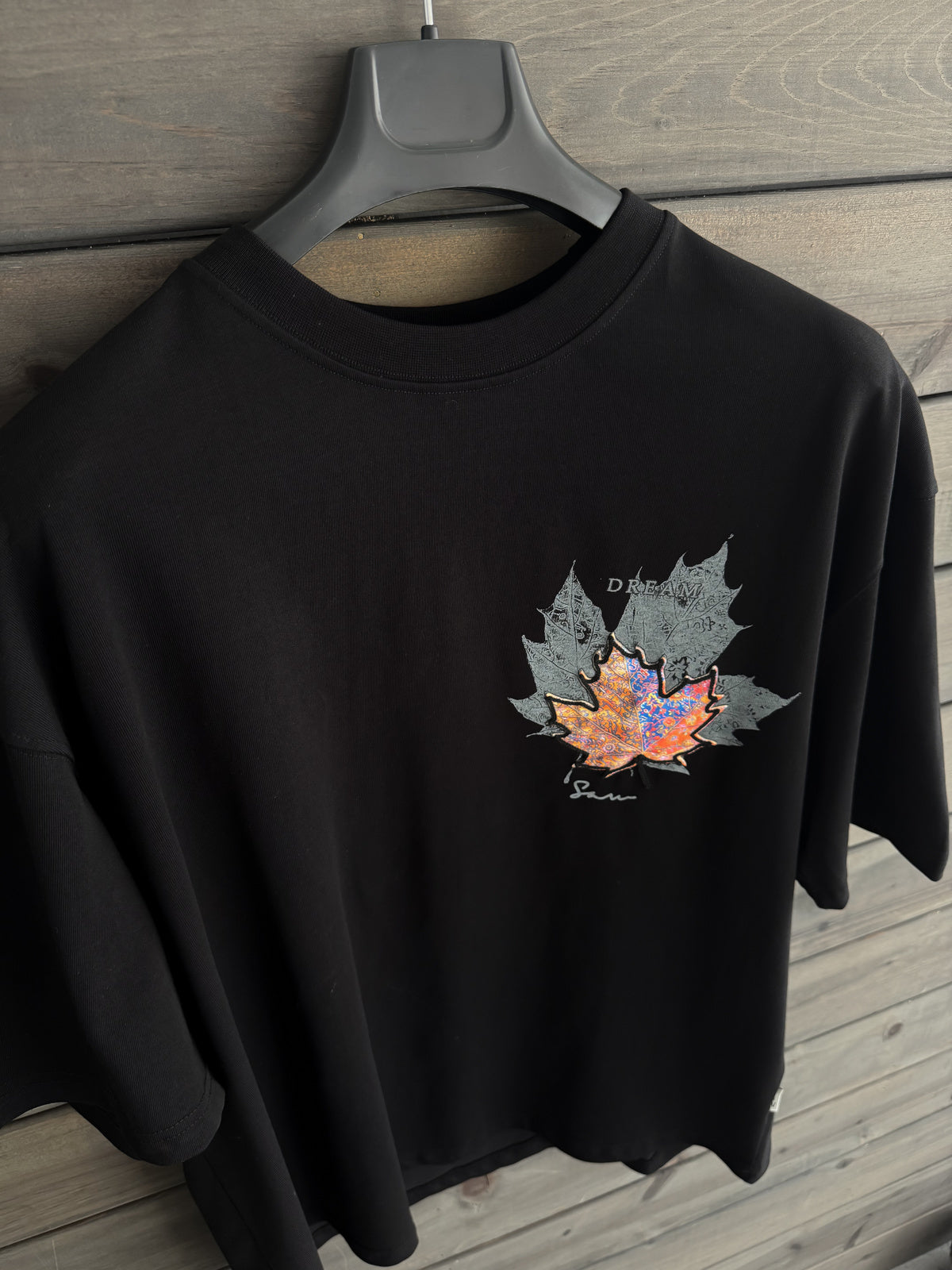 BLACK LEAF PATCH T-SHIRT
