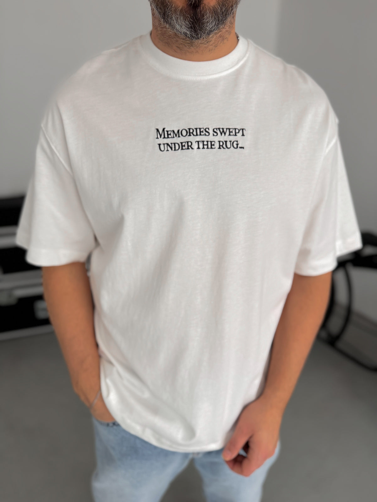 WHITE CARPET T-SHIRT
