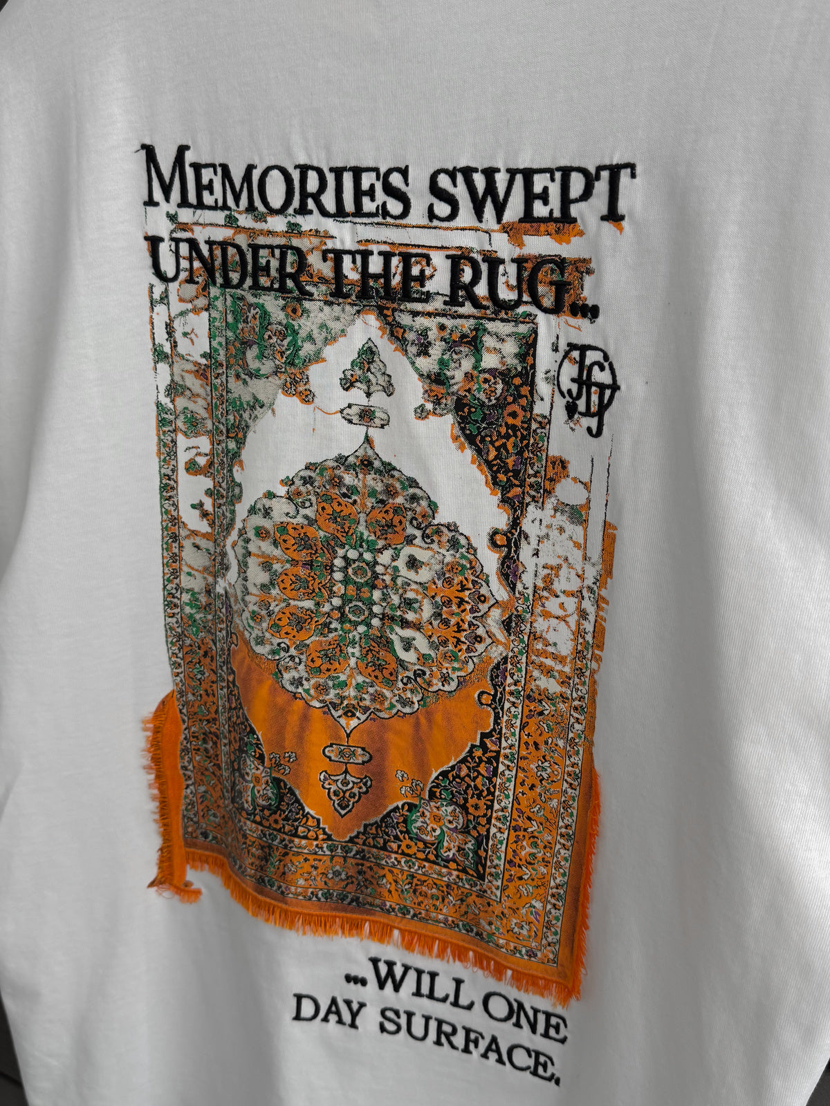 WHITE CARPET T-SHIRT