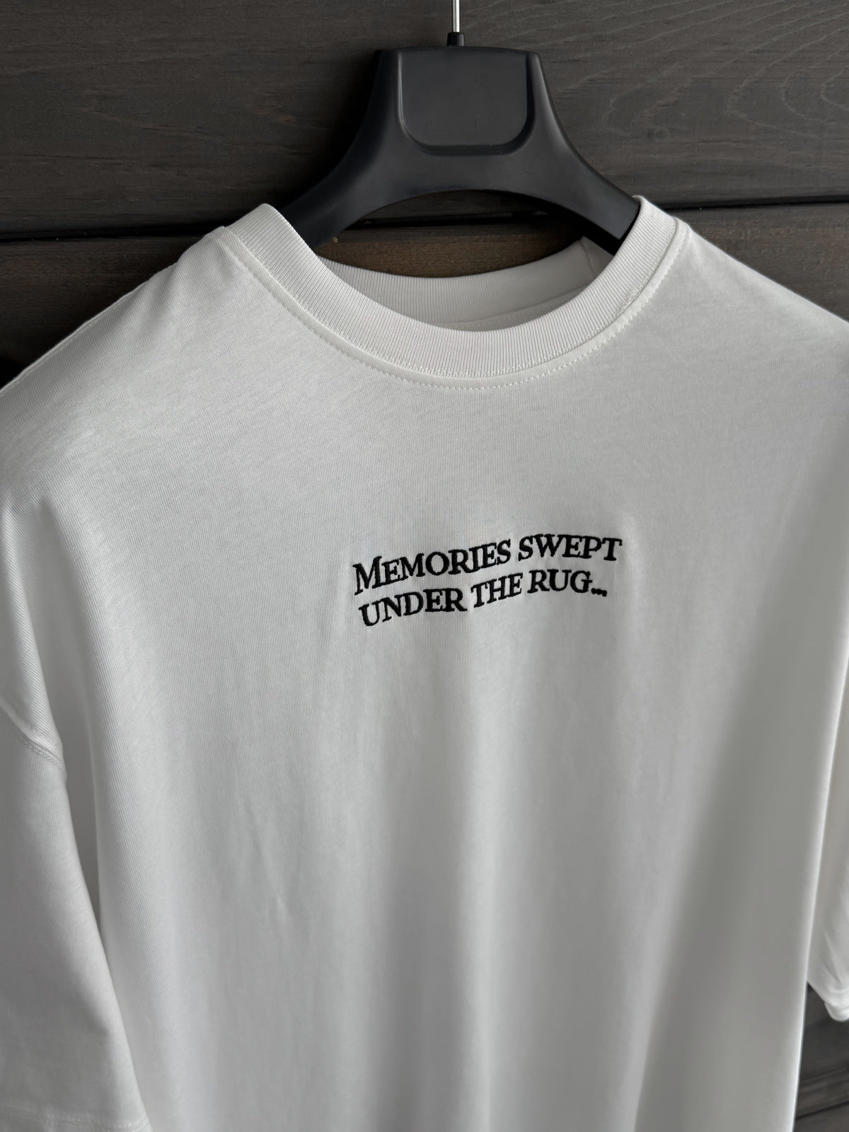 WHITE CARPET T-SHIRT