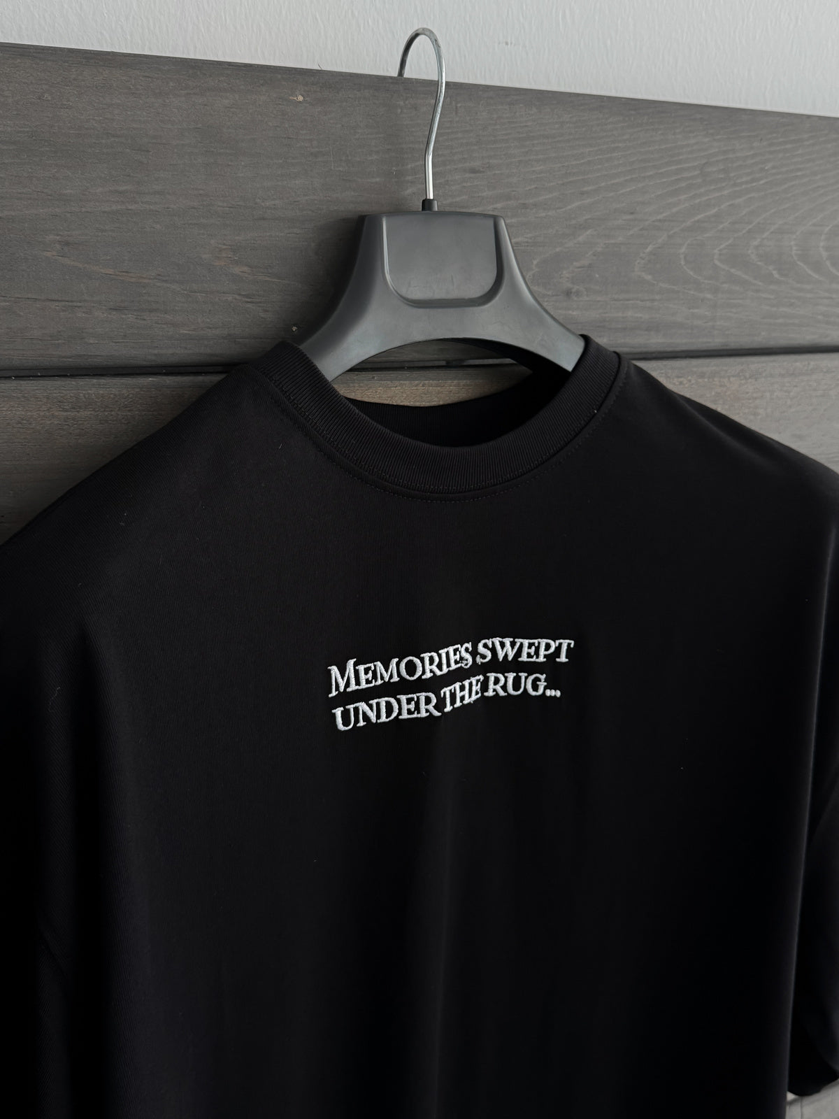 BLACK CARPET T-SHIRT