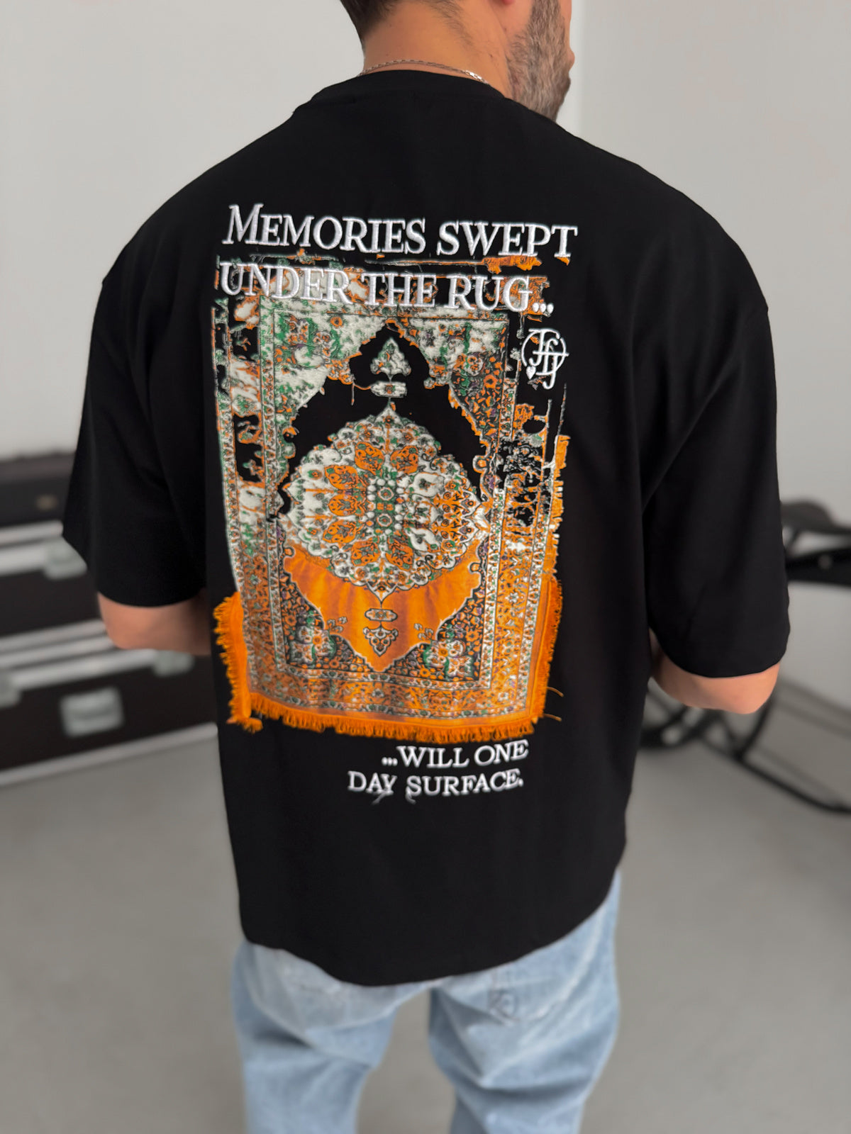 BLACK CARPET T-SHIRT