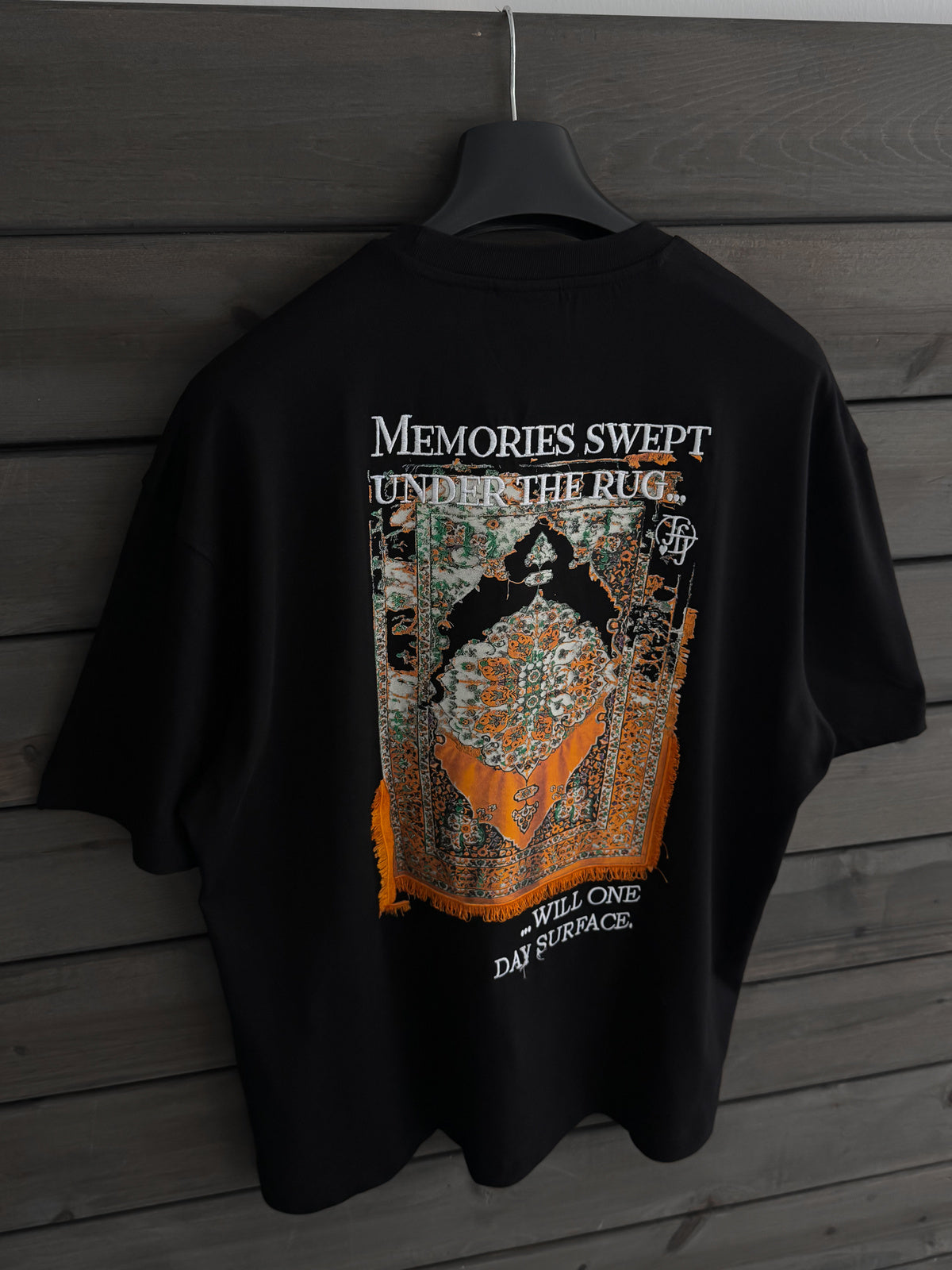 BLACK CARPET T-SHIRT