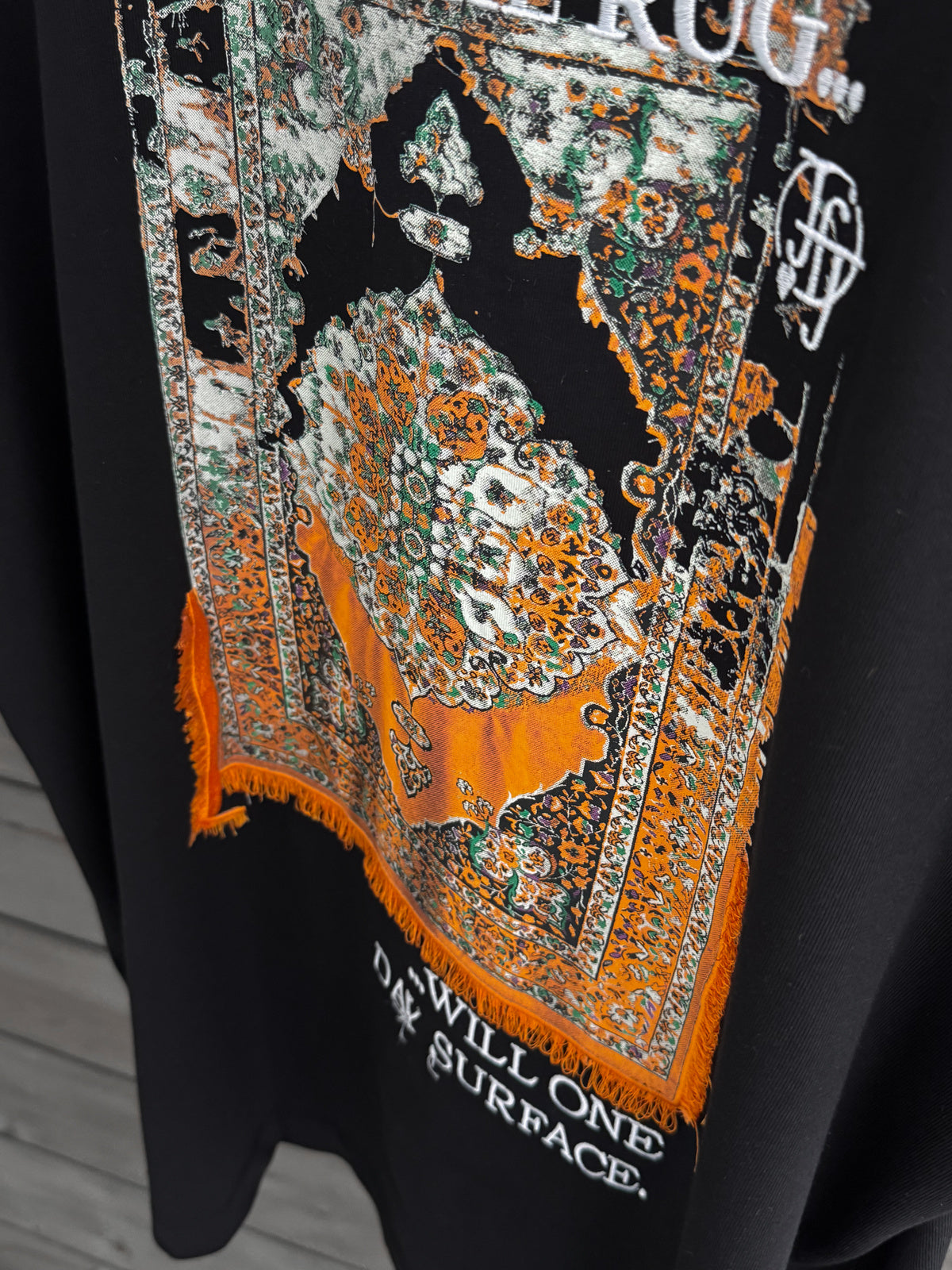 BLACK CARPET T-SHIRT