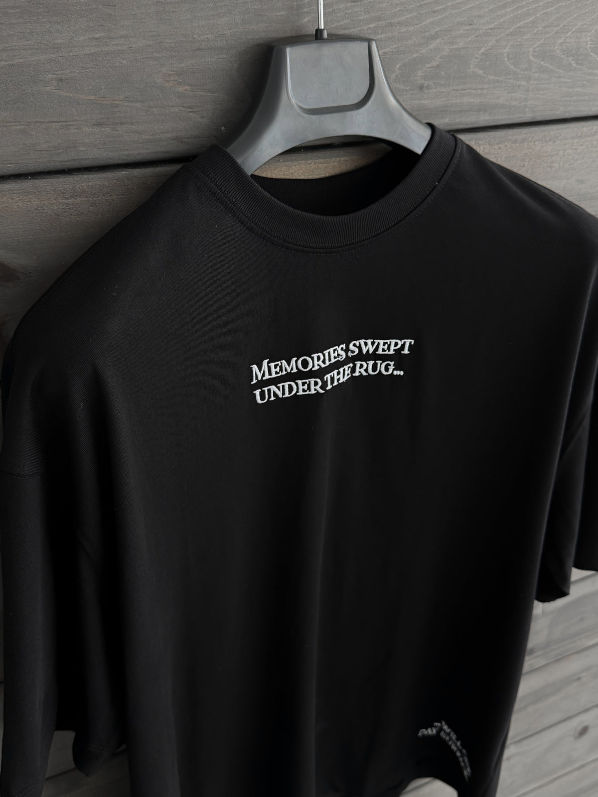 BLACK CARPET T-SHIRT