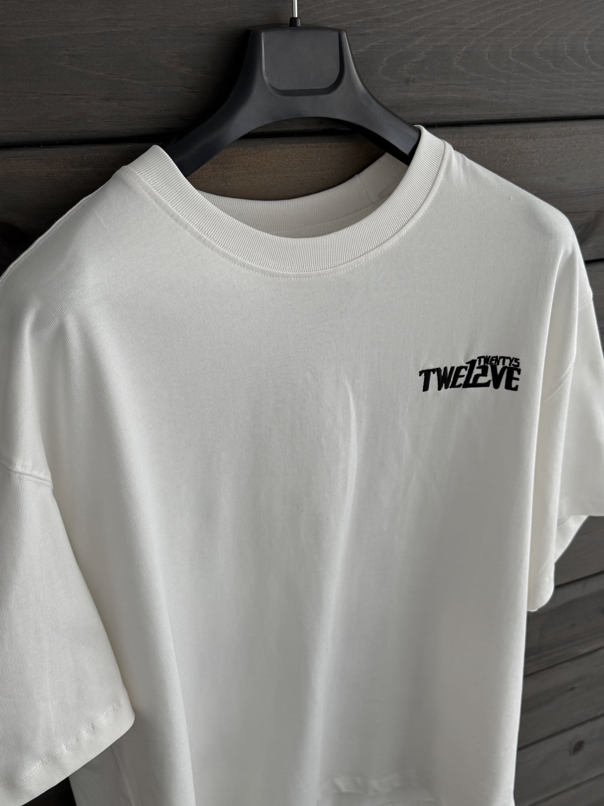 WHITE CAT EMBROIDERY T-SHIRT