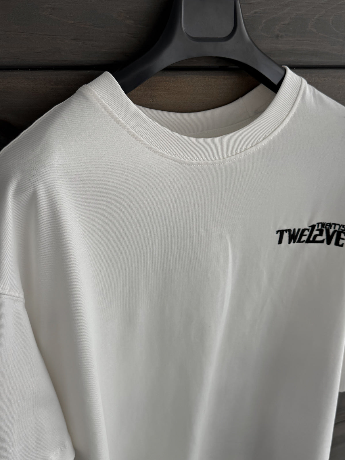 WHITE CAT EMBROIDERY T-SHIRT