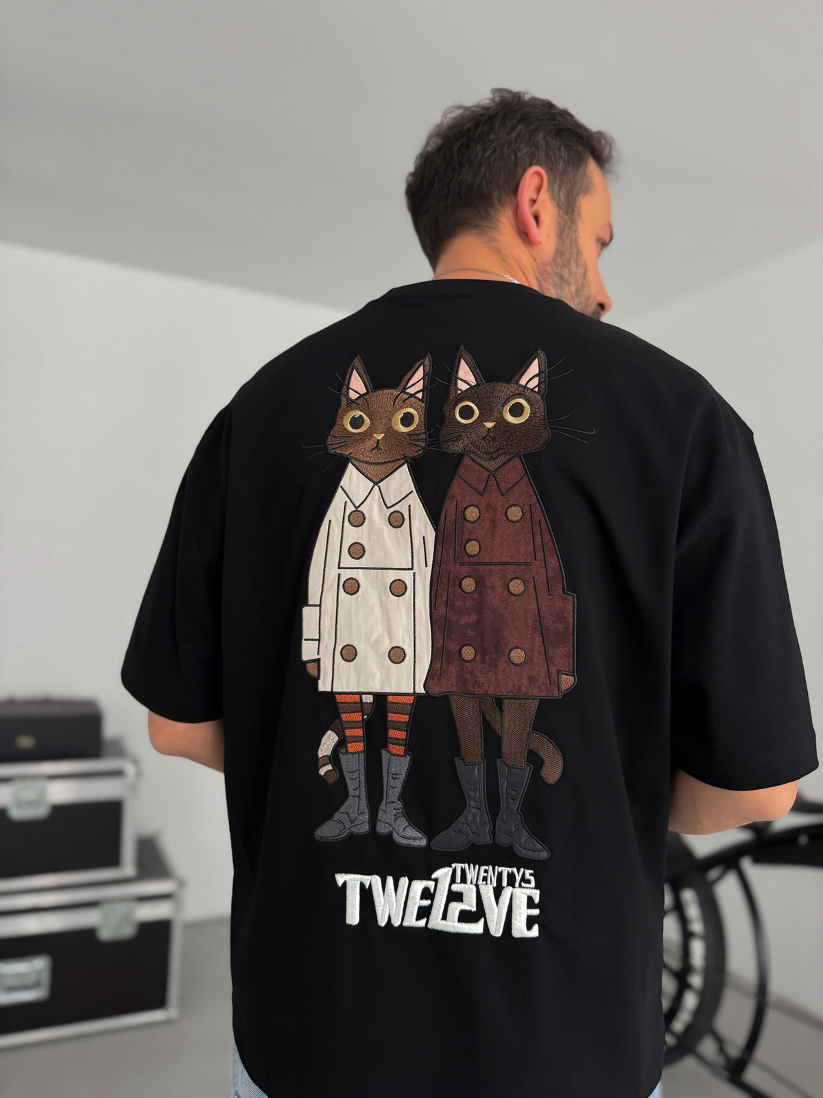 BLACK CAT EMBROIDERY T-SHIRT