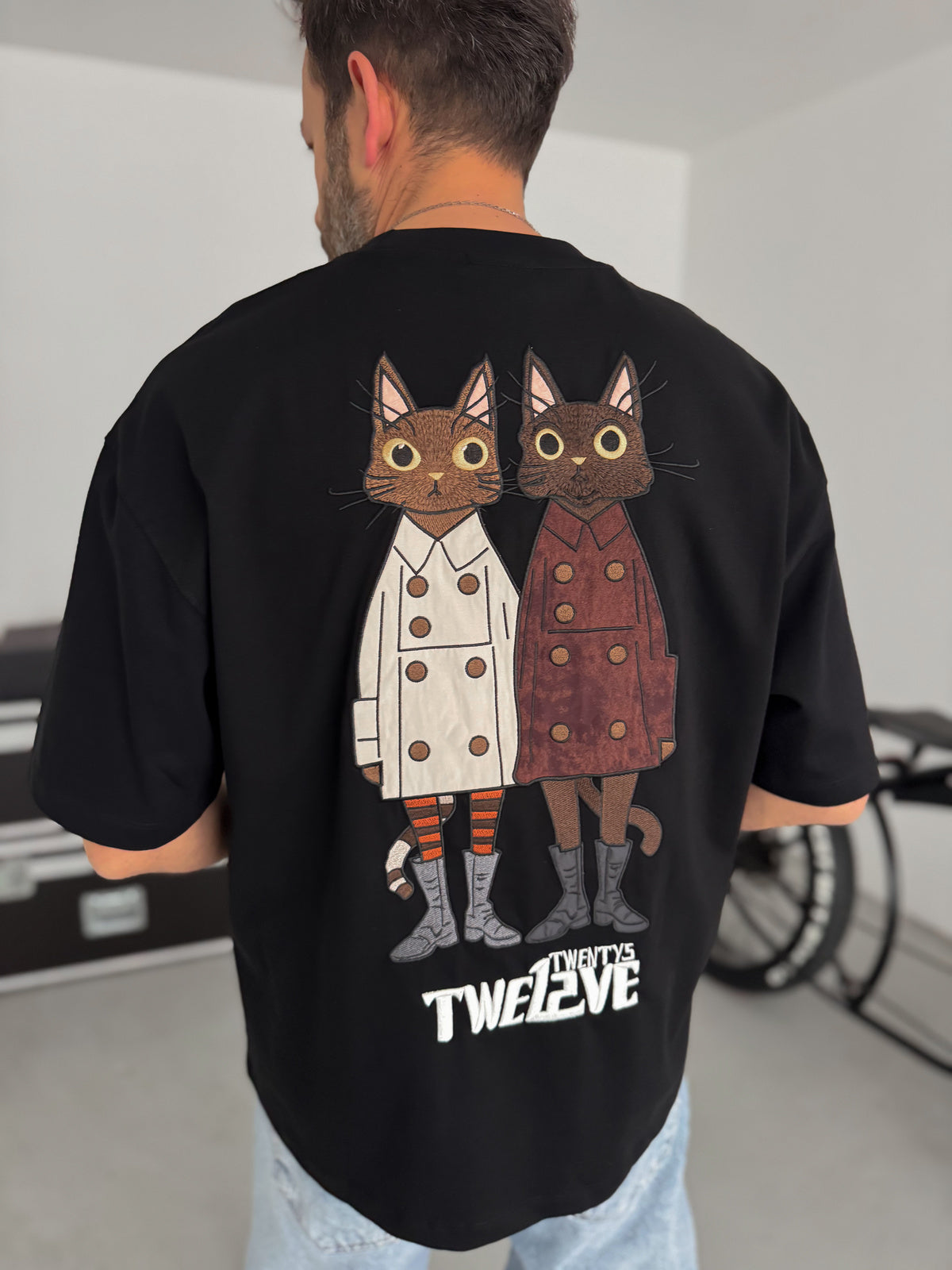 BLACK CAT EMBROIDERY T-SHIRT
