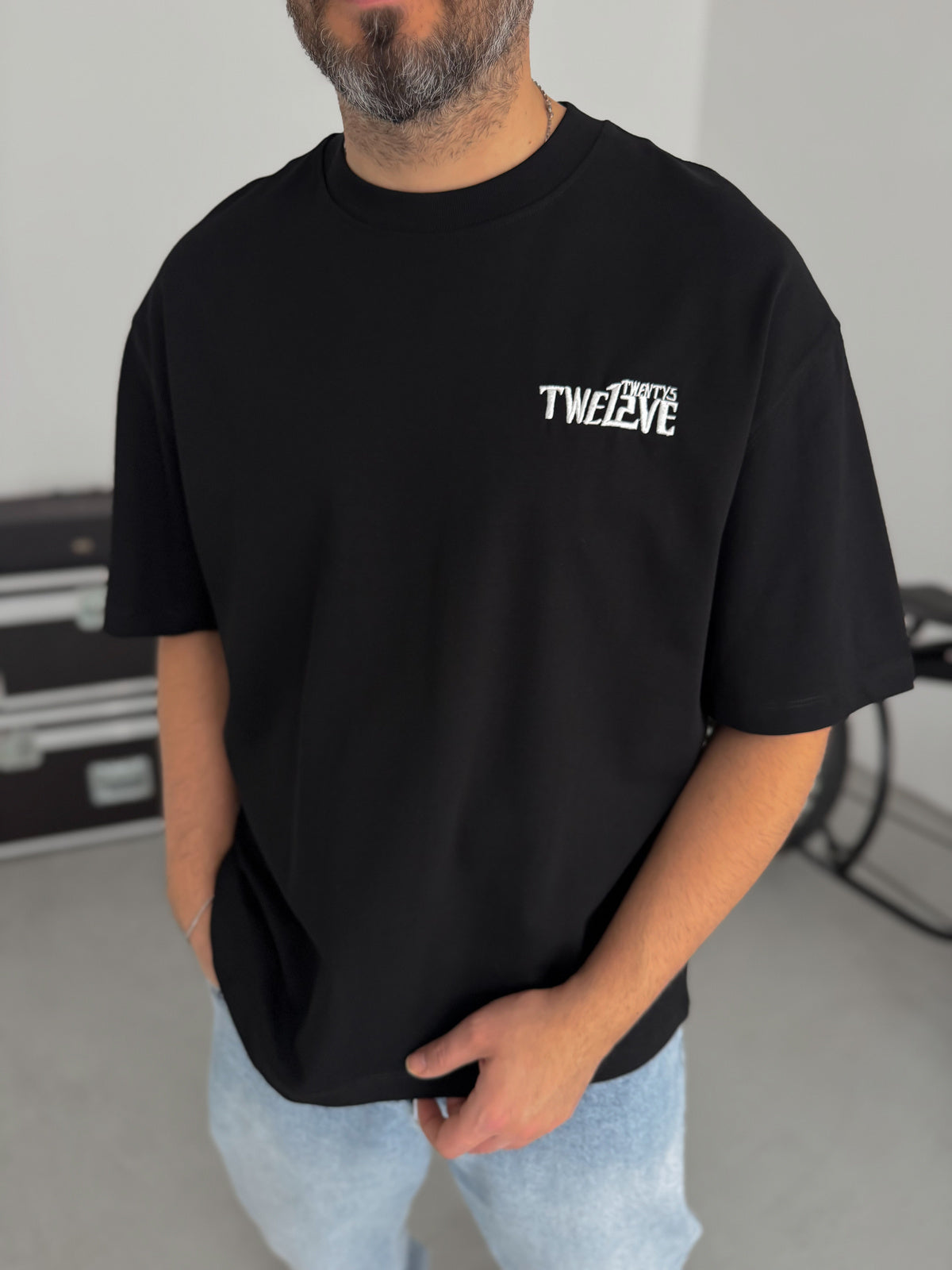 BLACK CAT EMBROIDERY T-SHIRT