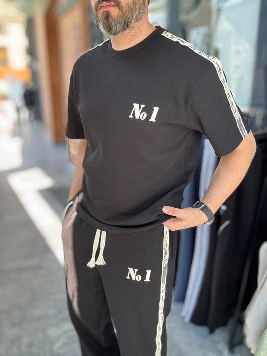 BLACK No1 EMBOSSED T-SHIRT