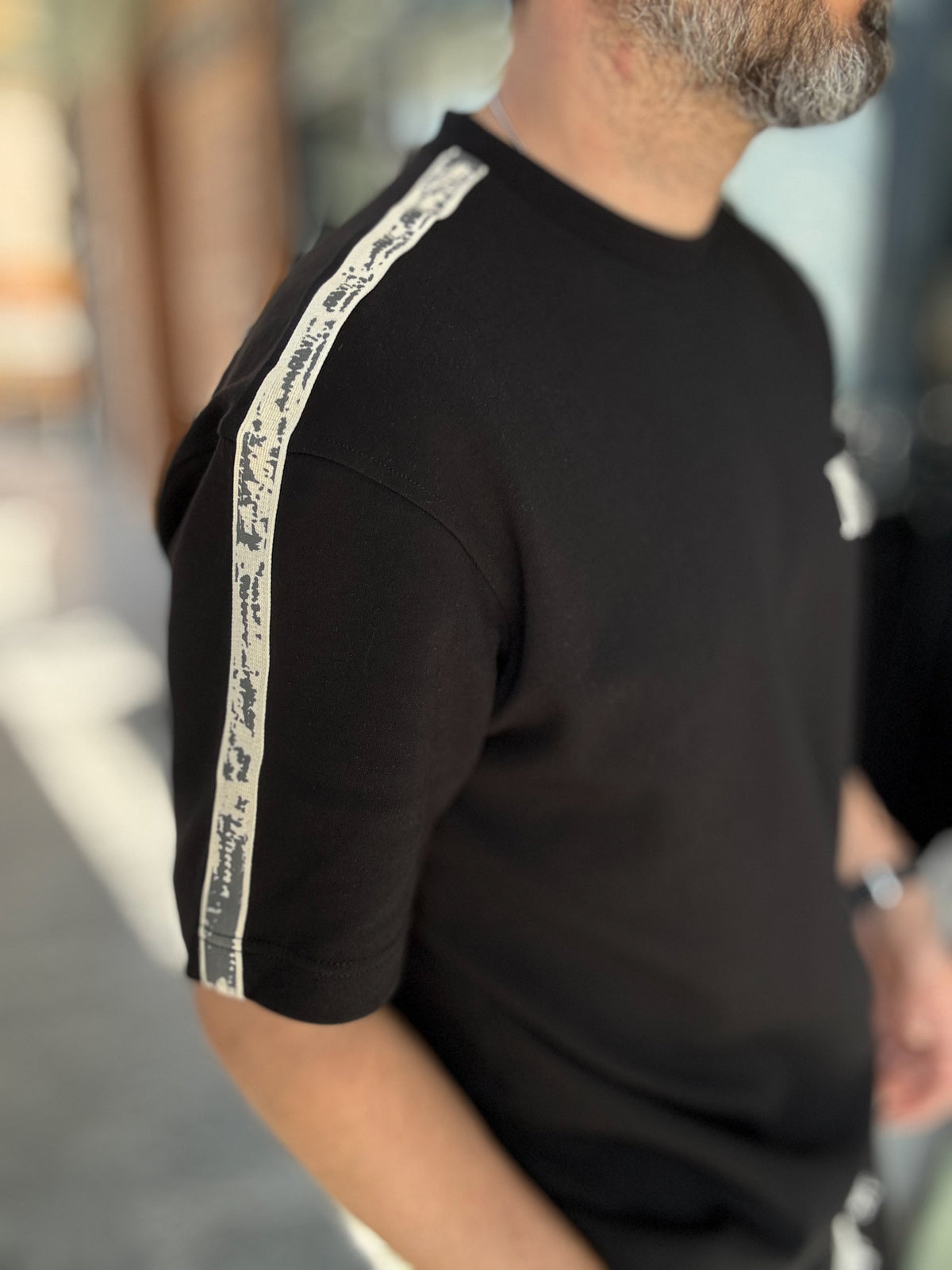 BLACK No1 EMBOSSED T-SHIRT