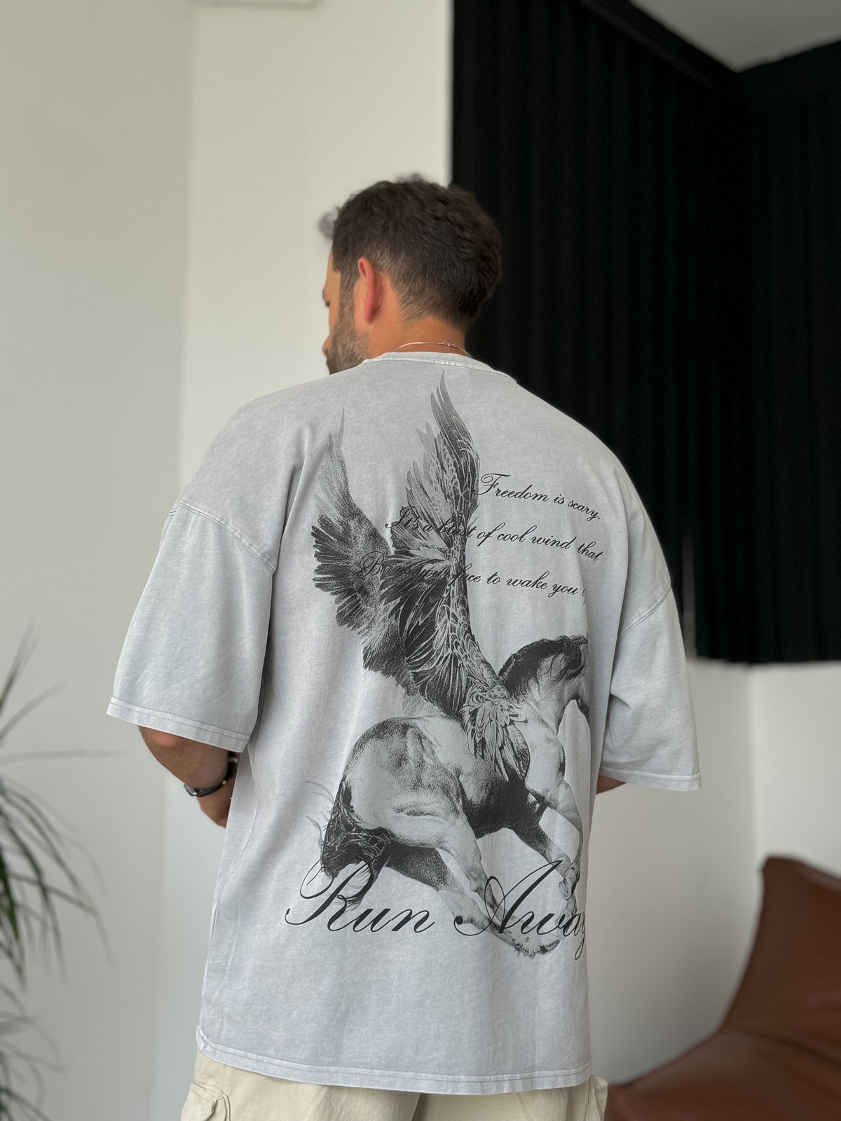 GREY RUN AWAY T-SHIRT