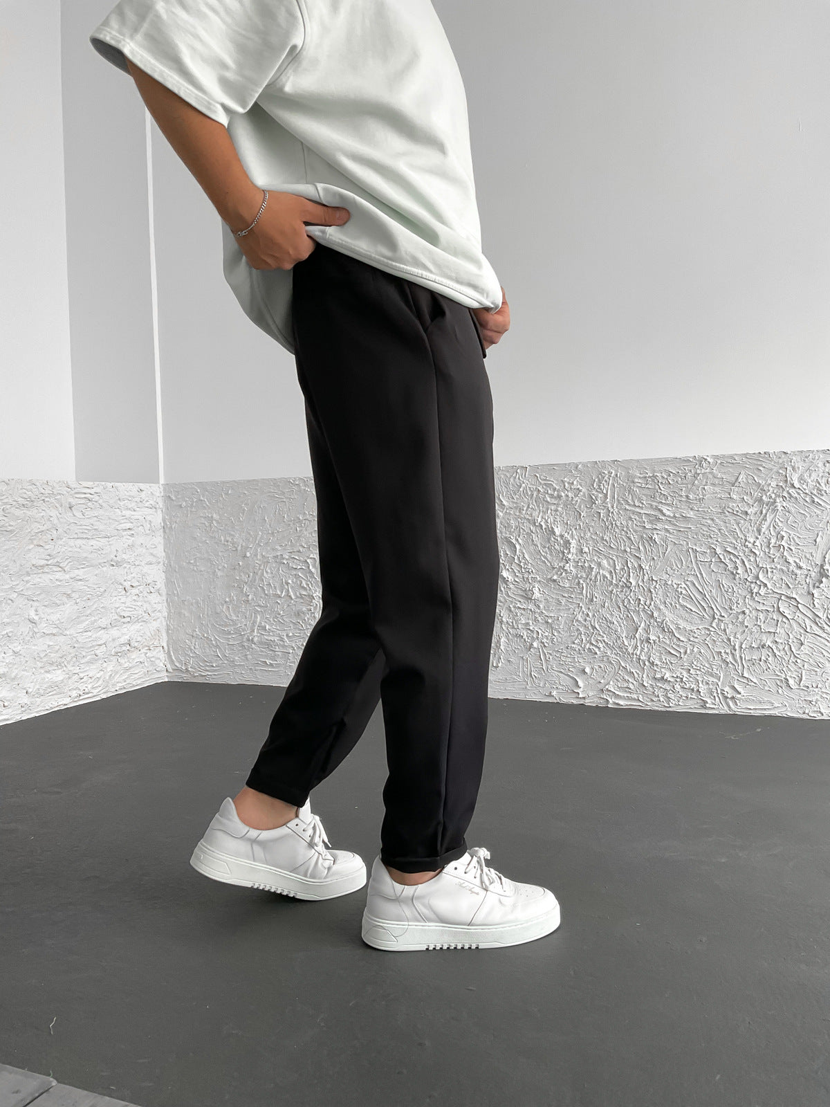 BLACK FOLDED ANKLE TROUSER