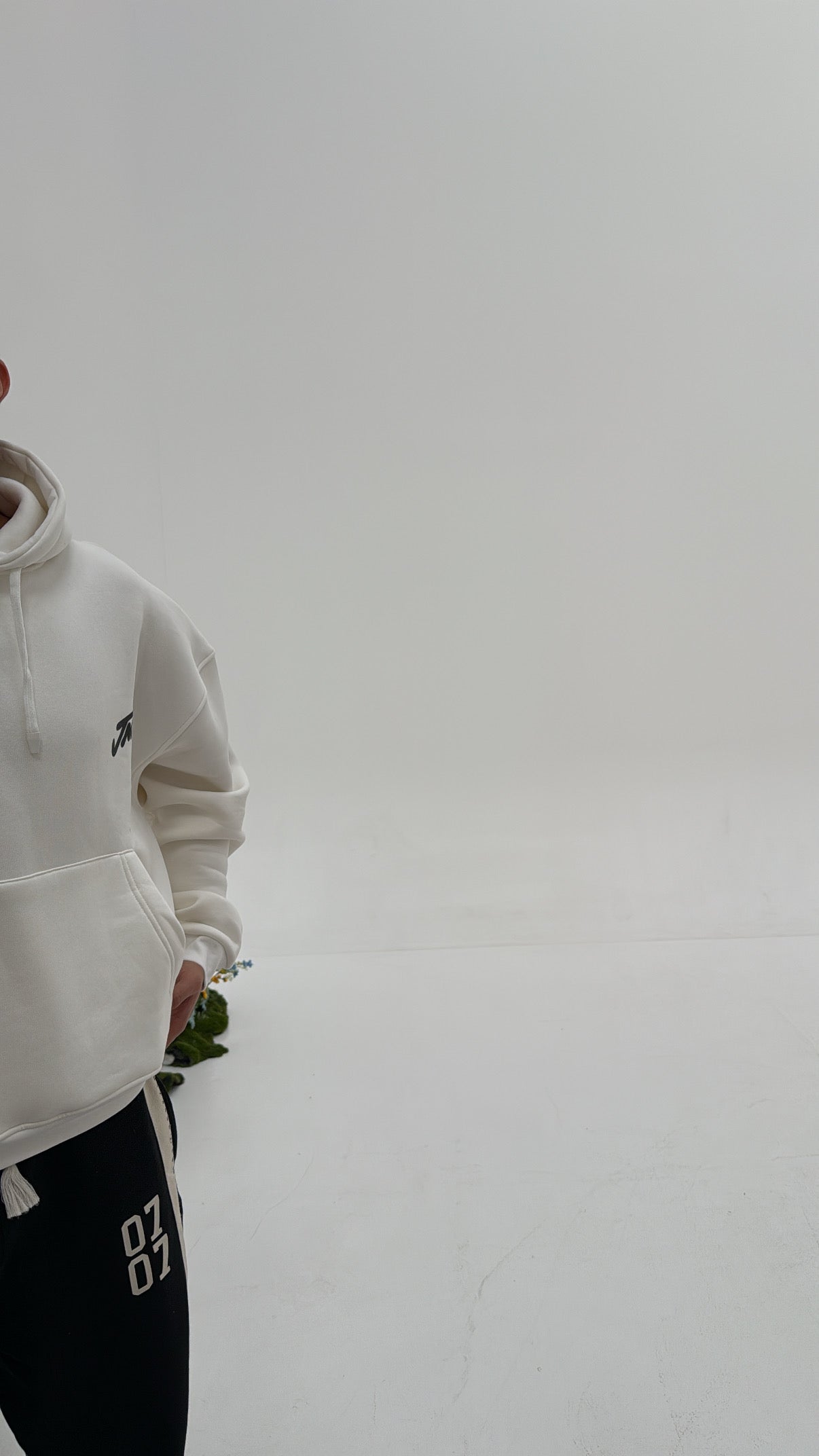 WHITE BASIC PRINTED HOODIE