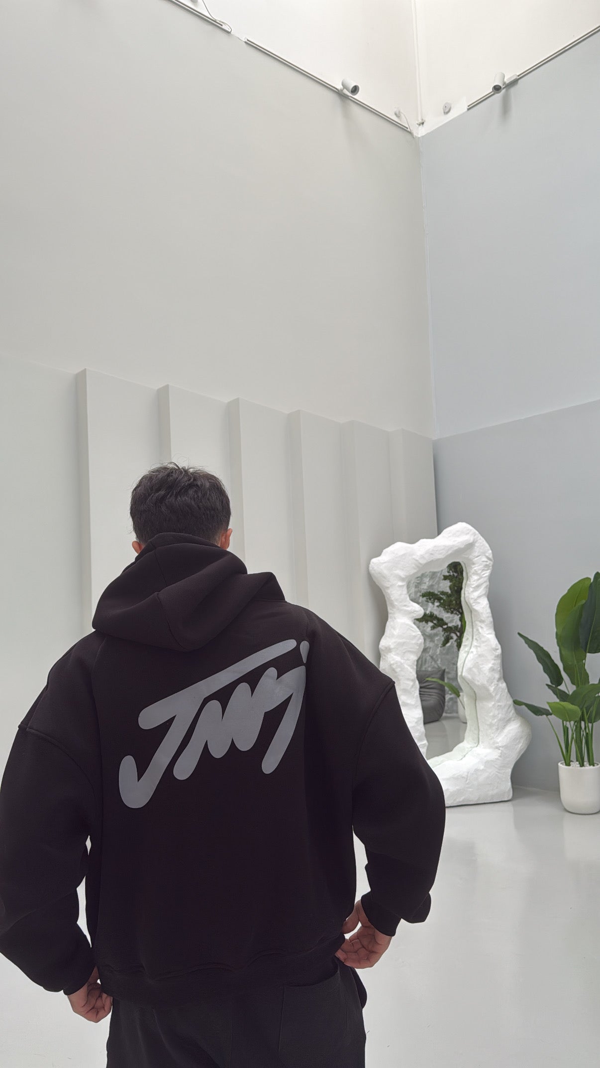 BLACK BASIC PRINTED HOODIE