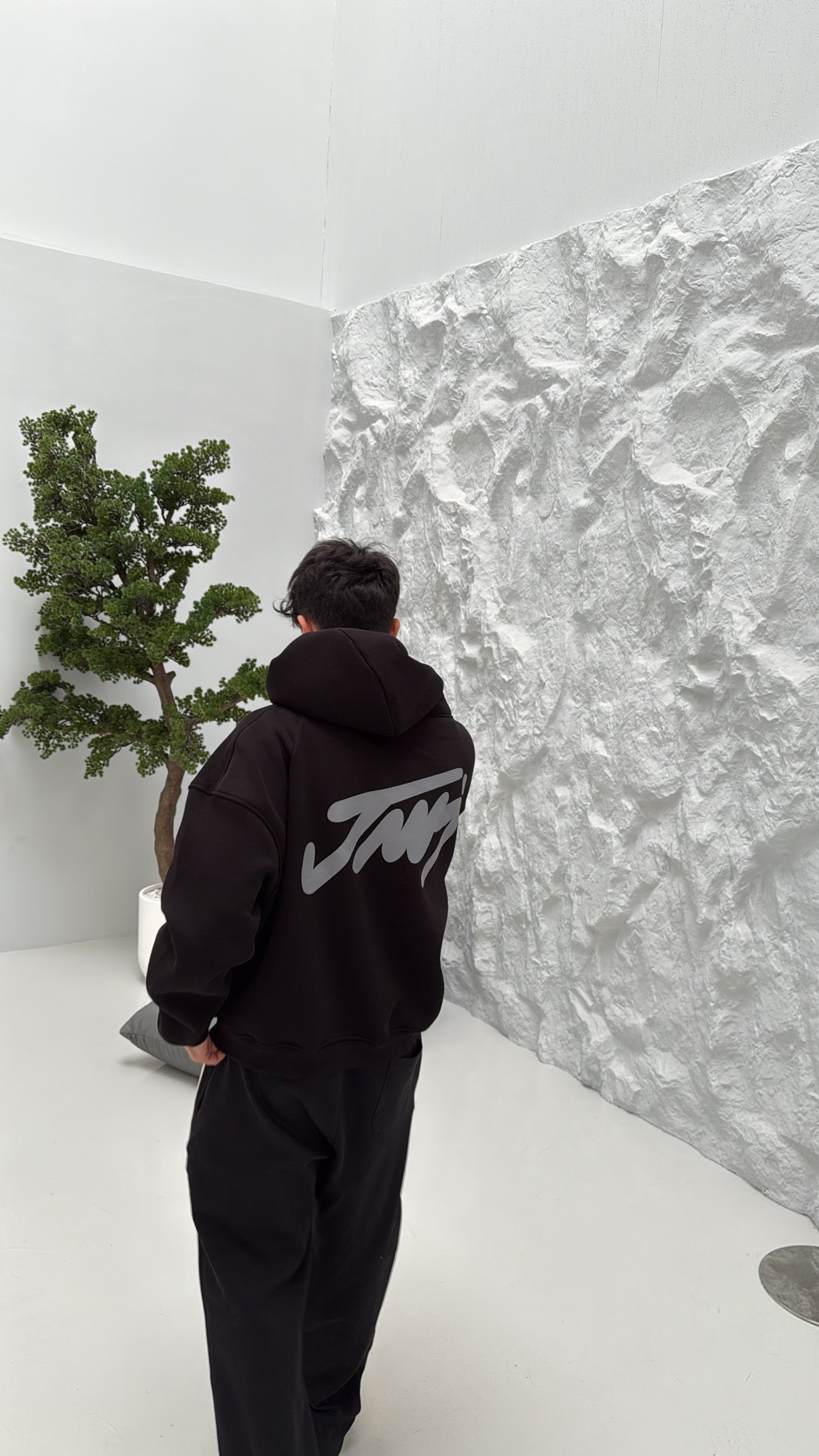 BLACK BASIC PRINTED HOODIE